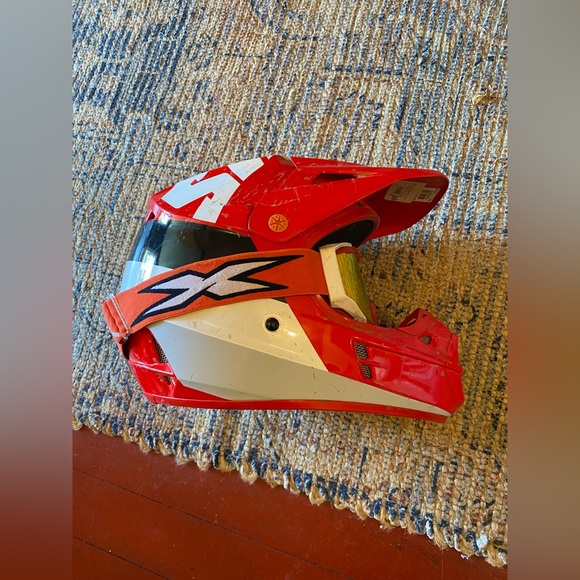 Shift White Label snowmobile Helmet With Goggles Included - Picture 2 of 4